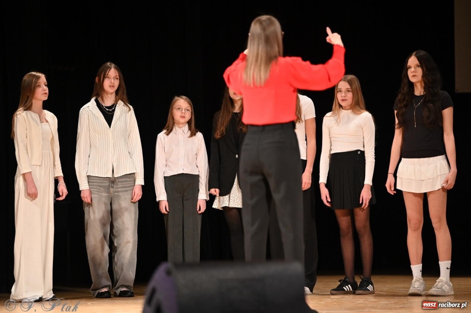 Zdjęcie w galerii na portalu naszraciborz.pl: Racibórz. Uroczyste rozdanie stypendiów za wyniki w nauce [FOTO i WIDEO] wiadomości z regionu