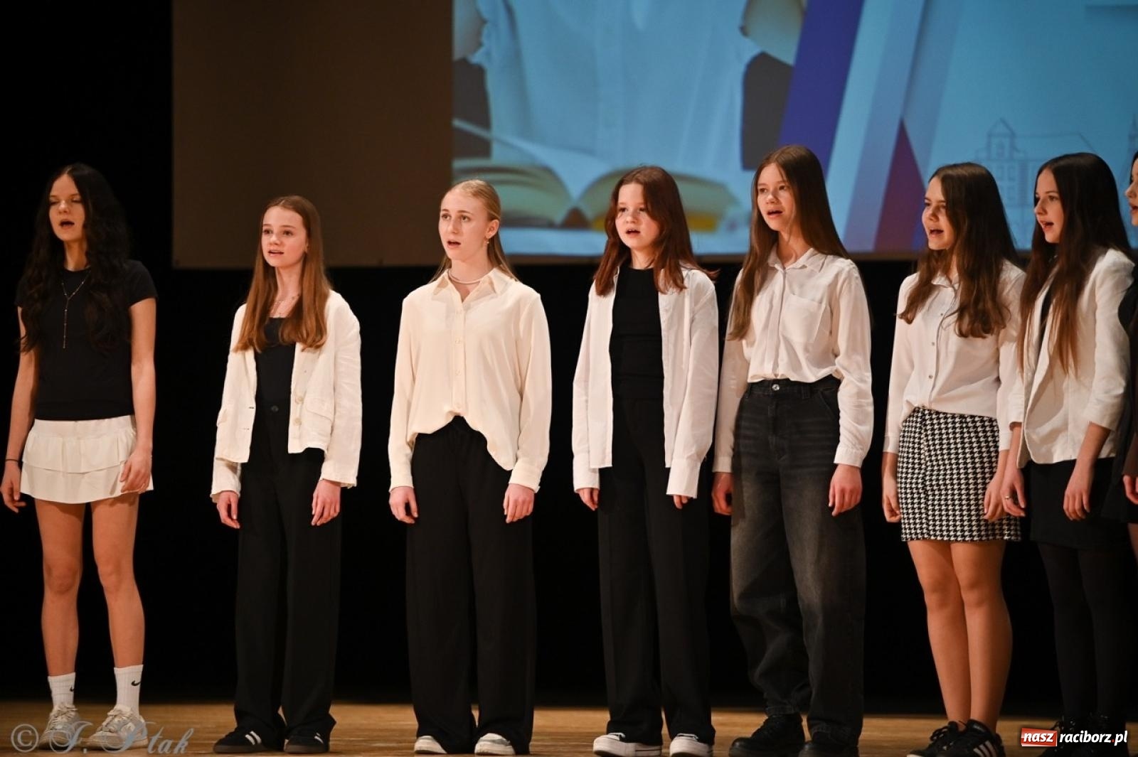 Zdjęcie w galerii na portalu naszraciborz.pl: Racibórz. Uroczyste rozdanie stypendiów za wyniki w nauce [FOTO i WIDEO] wiadomości z regionu