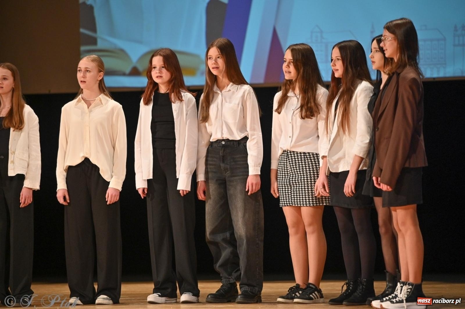 Zdjęcie w galerii na portalu naszraciborz.pl: Racibórz. Uroczyste rozdanie stypendiów za wyniki w nauce [FOTO i WIDEO] wiadomości z regionu