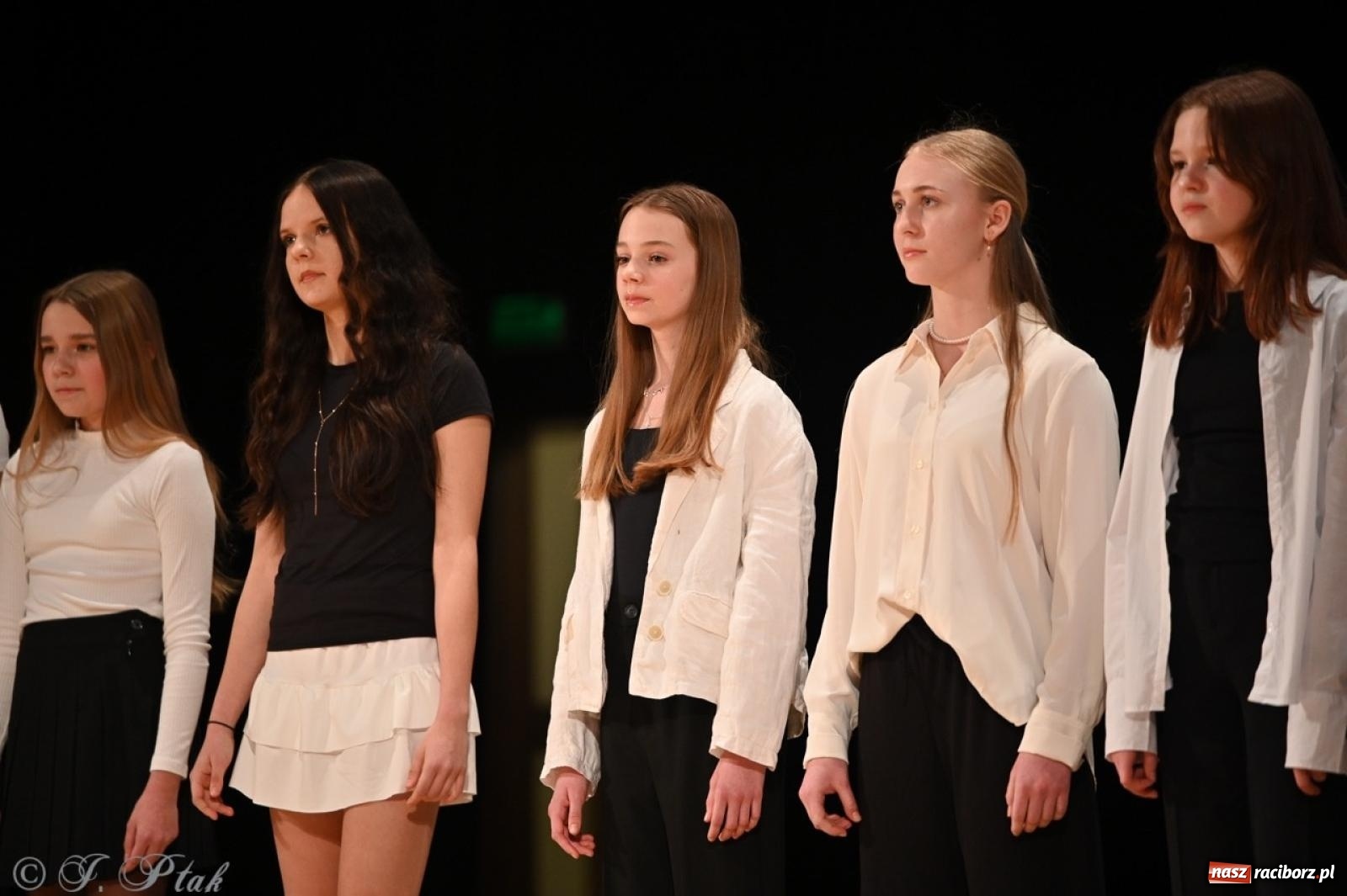 Zdjęcie w galerii na portalu naszraciborz.pl: Racibórz. Uroczyste rozdanie stypendiów za wyniki w nauce [FOTO i WIDEO] wiadomości z regionu