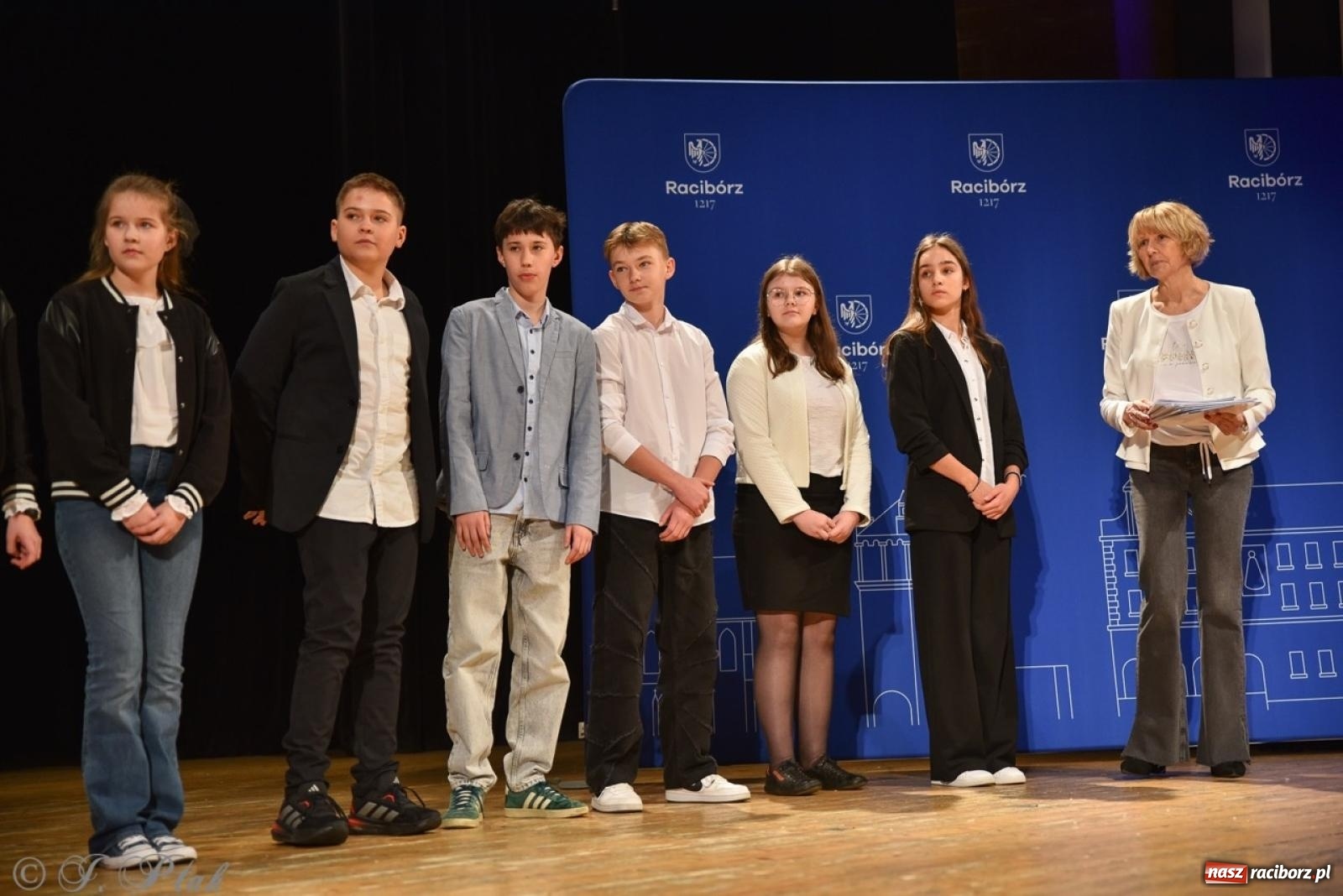 Zdjęcie w galerii na portalu naszraciborz.pl: Racibórz. Uroczyste rozdanie stypendiów za wyniki w nauce [FOTO i WIDEO] wiadomości z regionu