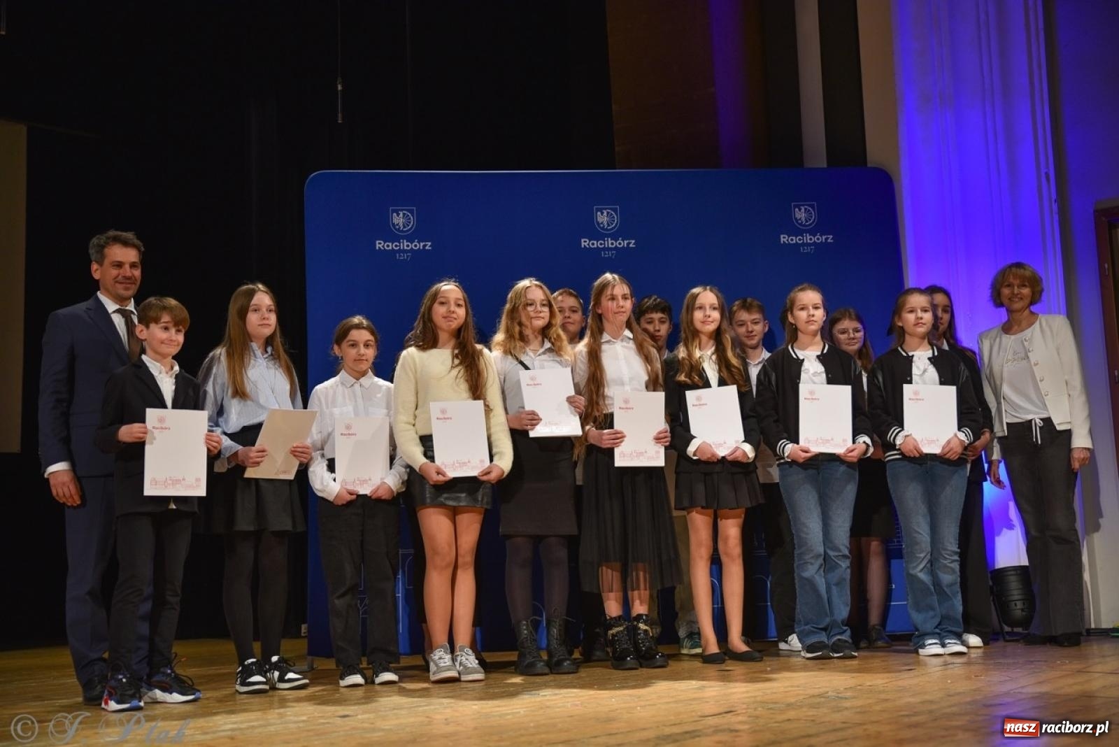Zdjęcie w galerii na portalu naszraciborz.pl: Racibórz. Uroczyste rozdanie stypendiów za wyniki w nauce [FOTO i WIDEO] wiadomości z regionu