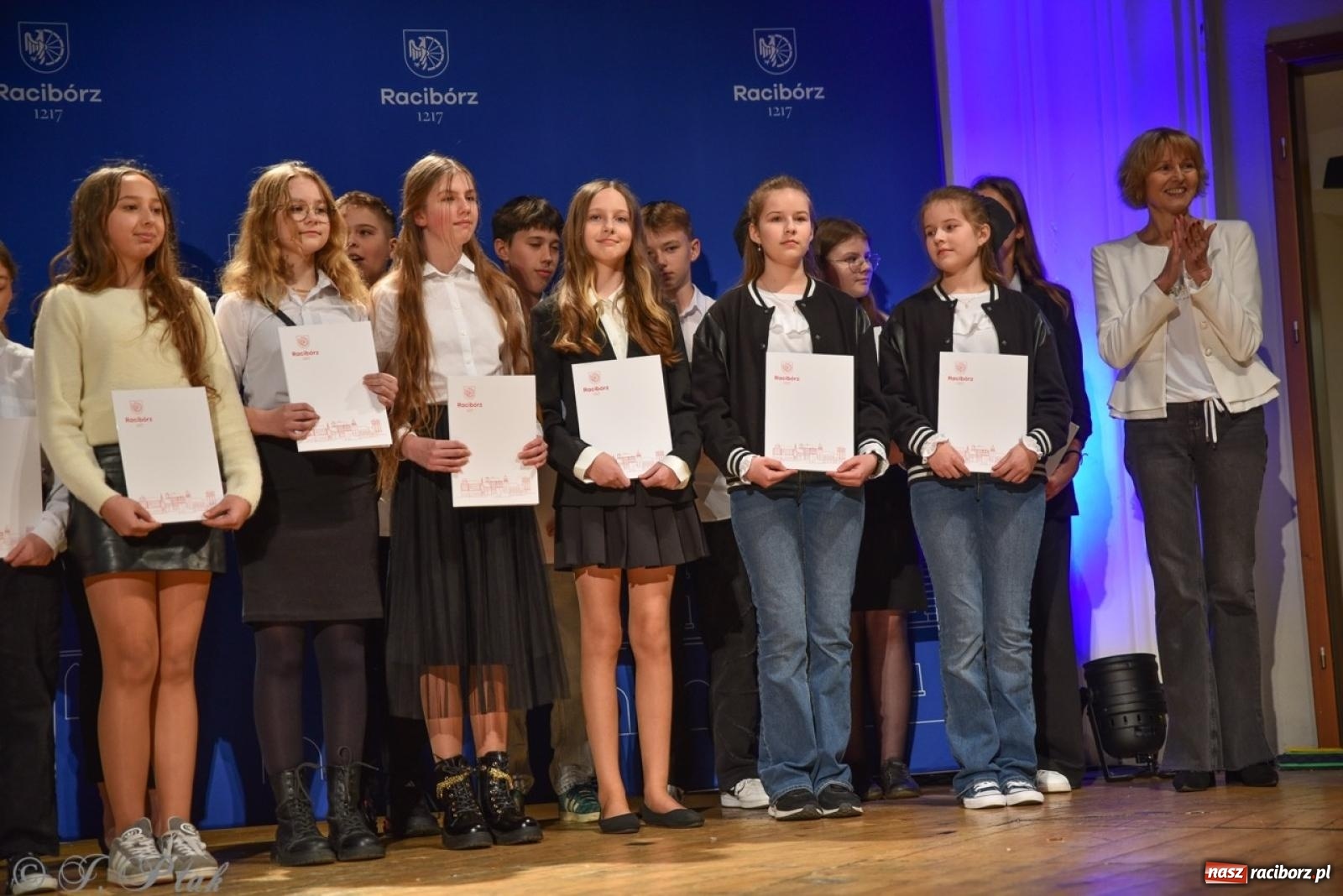 Zdjęcie w galerii na portalu naszraciborz.pl: Racibórz. Uroczyste rozdanie stypendiów za wyniki w nauce [FOTO i WIDEO] wiadomości z regionu