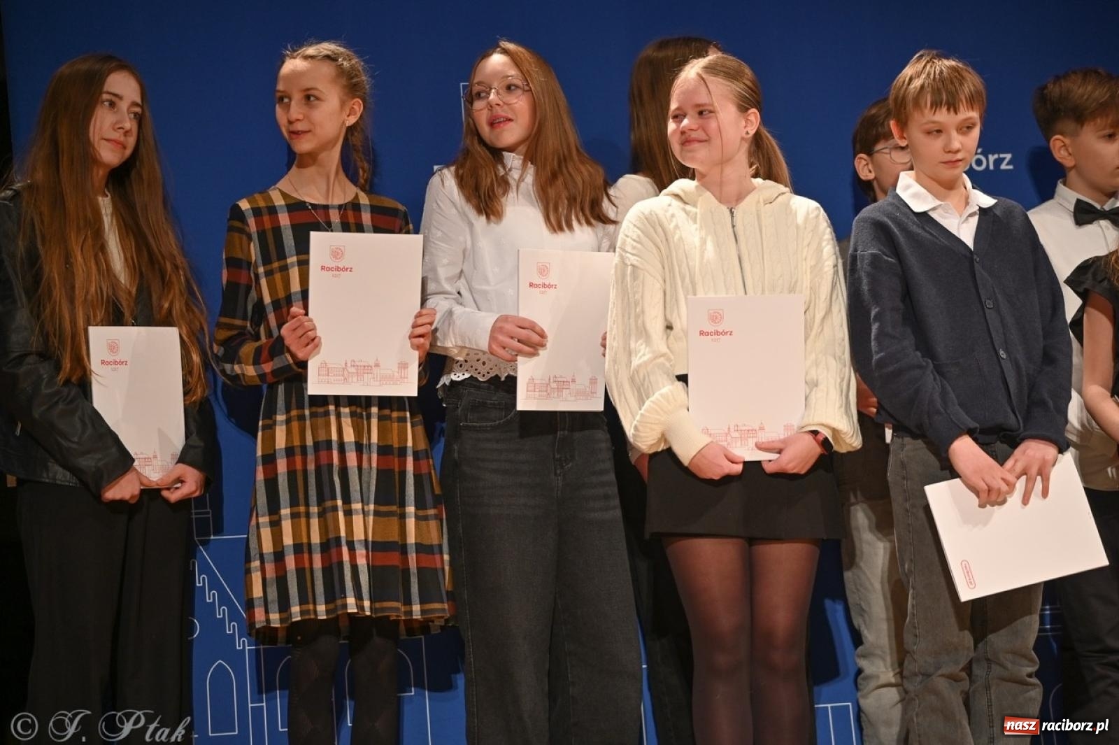 Zdjęcie w galerii na portalu naszraciborz.pl: Racibórz. Uroczyste rozdanie stypendiów za wyniki w nauce [FOTO i WIDEO] wiadomości z regionu