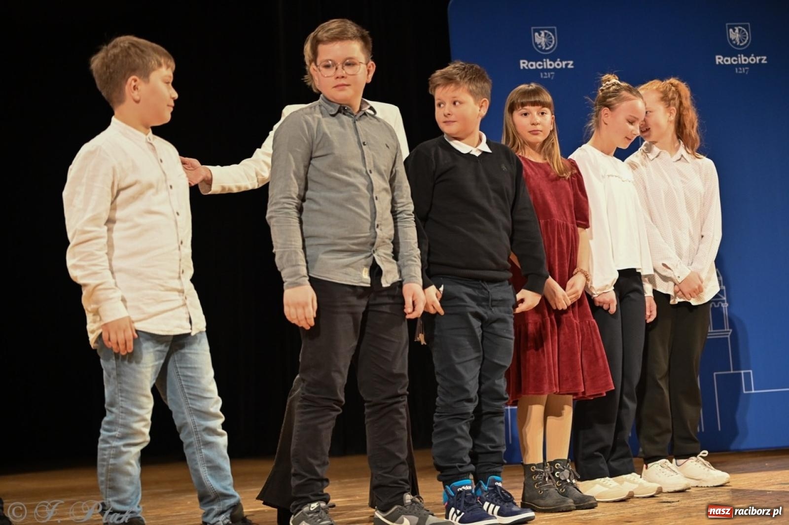 Zdjęcie w galerii na portalu naszraciborz.pl: Racibórz. Uroczyste rozdanie stypendiów za wyniki w nauce [FOTO i WIDEO] wiadomości z regionu