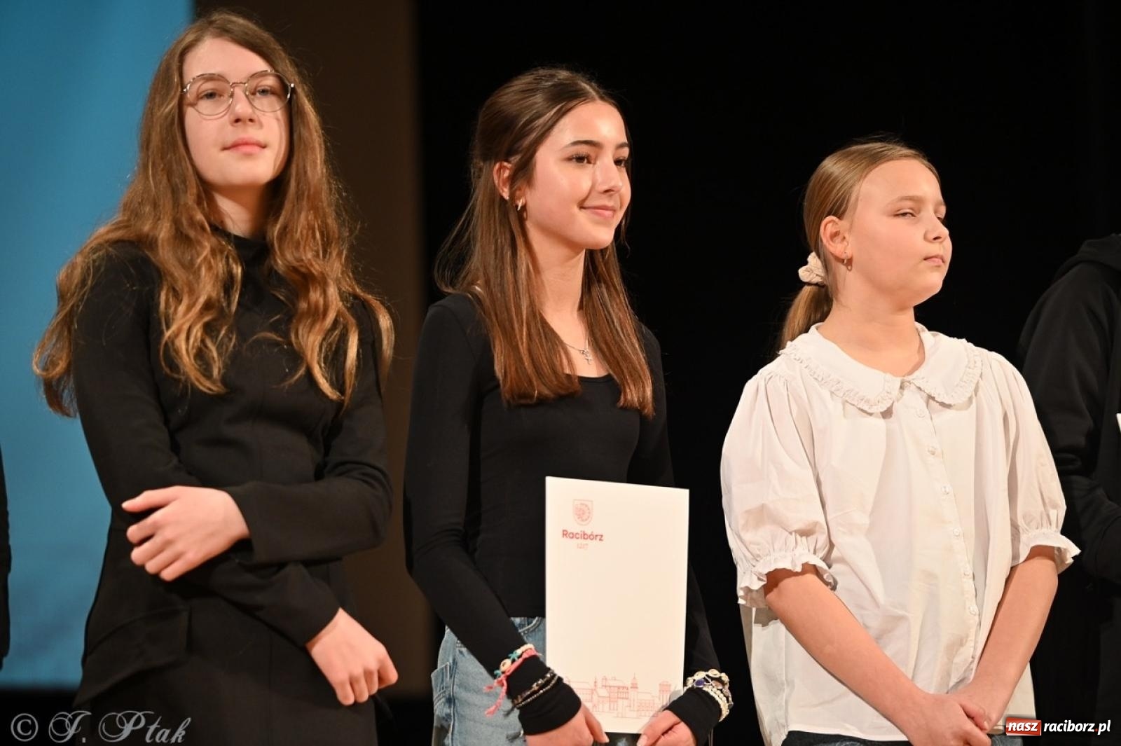 Zdjęcie w galerii na portalu naszraciborz.pl: Racibórz. Uroczyste rozdanie stypendiów za wyniki w nauce [FOTO i WIDEO] wiadomości z regionu