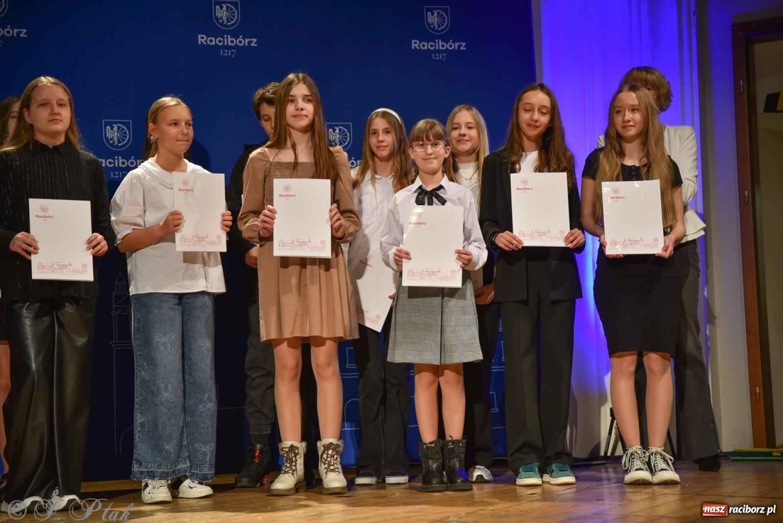 Zdjęcie w galerii na portalu naszraciborz.pl: Racibórz. Uroczyste rozdanie stypendiów za wyniki w nauce [FOTO i WIDEO] wiadomości z regionu