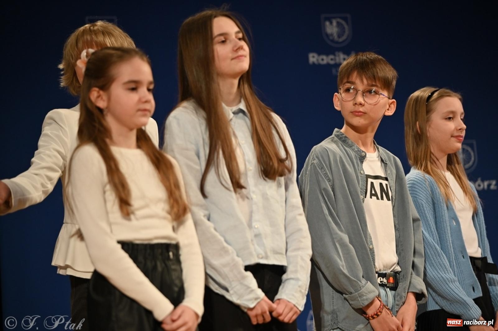 Zdjęcie w galerii na portalu naszraciborz.pl: Racibórz. Uroczyste rozdanie stypendiów za wyniki w nauce [FOTO i WIDEO] wiadomości z regionu