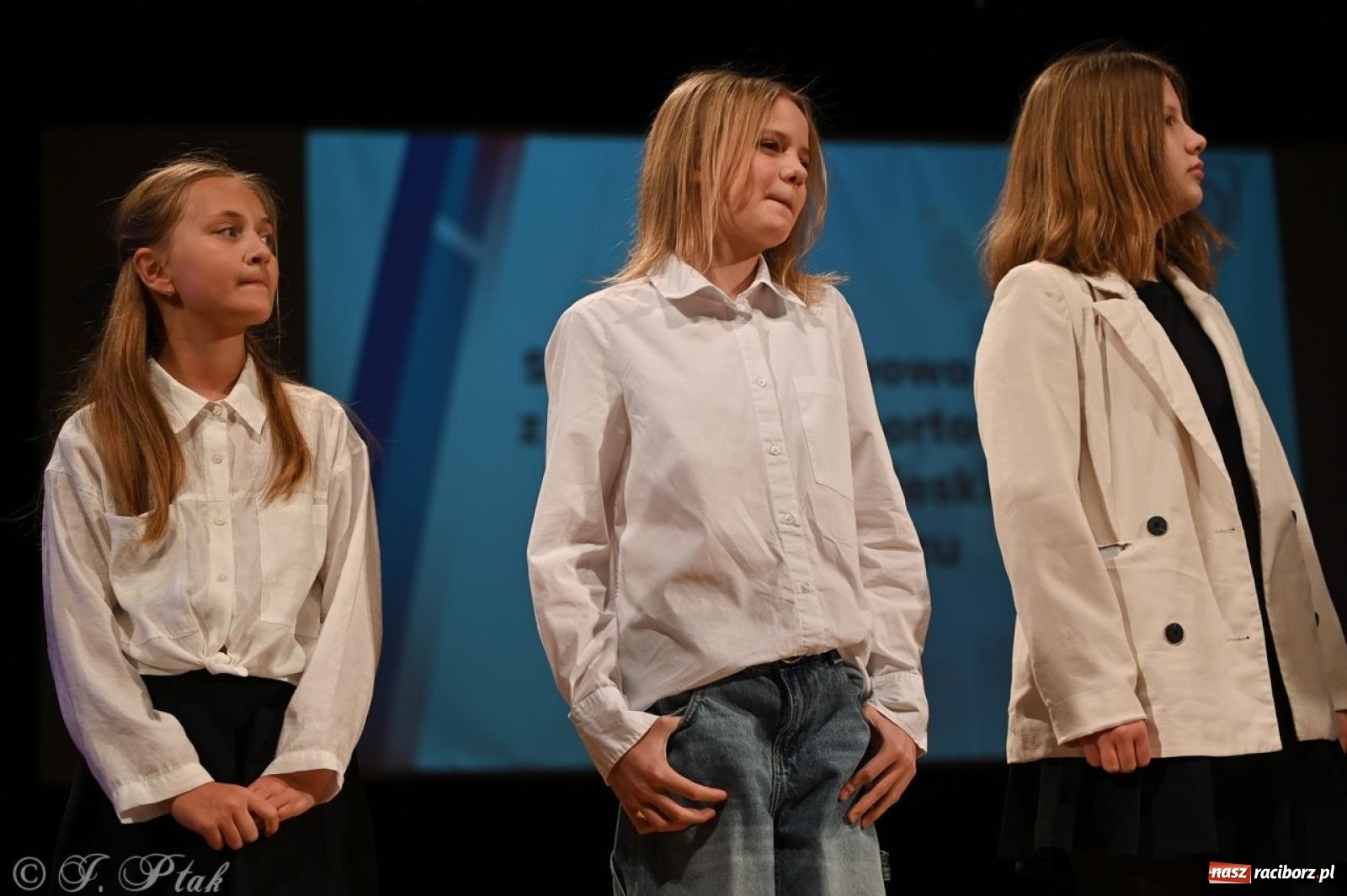 Zdjęcie w galerii na portalu naszraciborz.pl: Racibórz. Uroczyste rozdanie stypendiów za wyniki w nauce [FOTO i WIDEO] wiadomości z regionu
