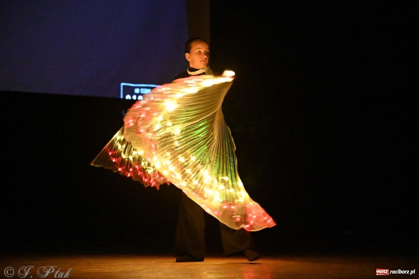 Zdjęcie w galerii na portalu naszraciborz.pl: Racibórz. Uroczyste rozdanie stypendiów za wyniki w nauce [FOTO i WIDEO] wiadomości z regionu