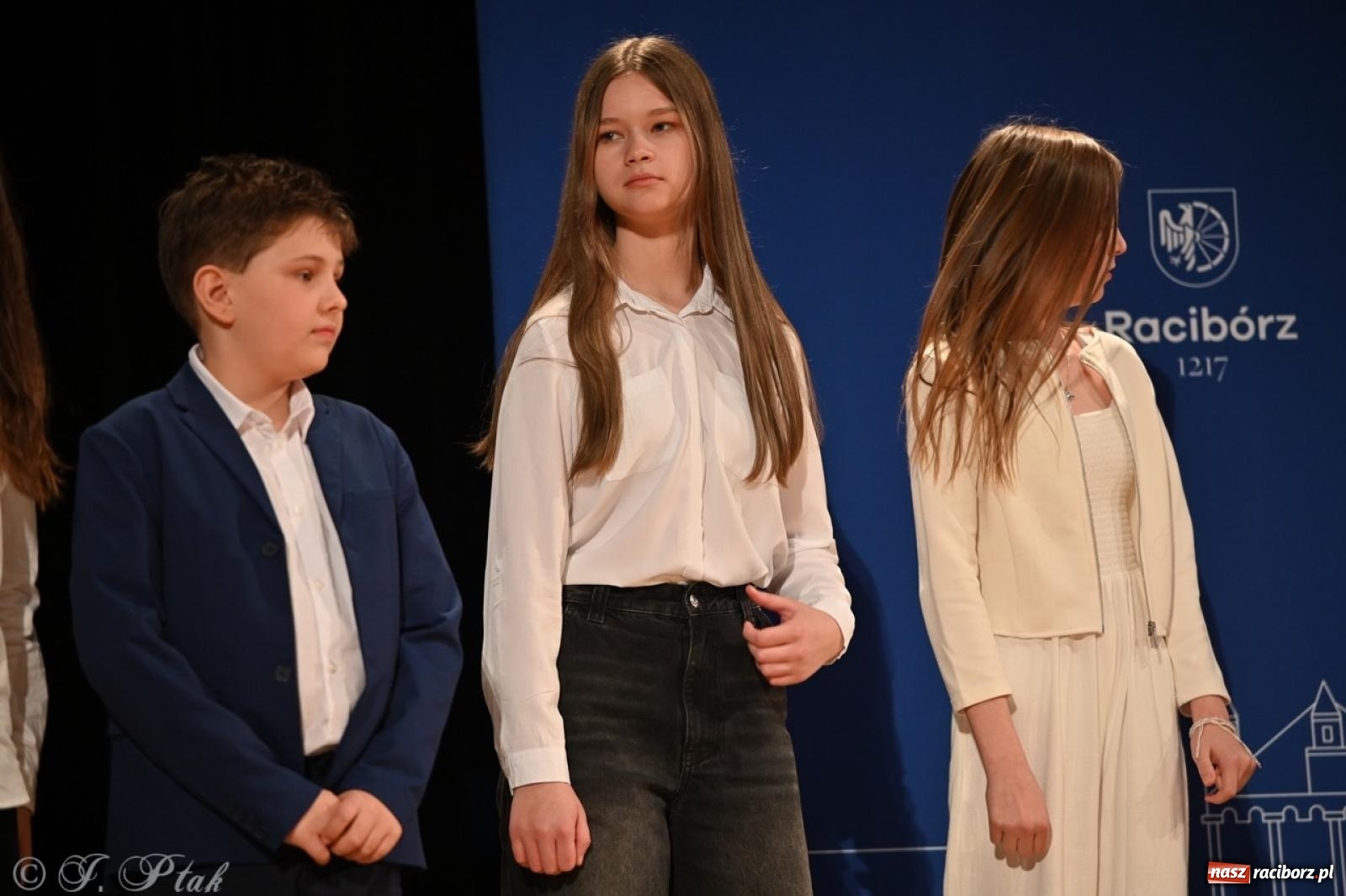 Zdjęcie w galerii na portalu naszraciborz.pl: Racibórz. Uroczyste rozdanie stypendiów za wyniki w nauce [FOTO i WIDEO] wiadomości z regionu