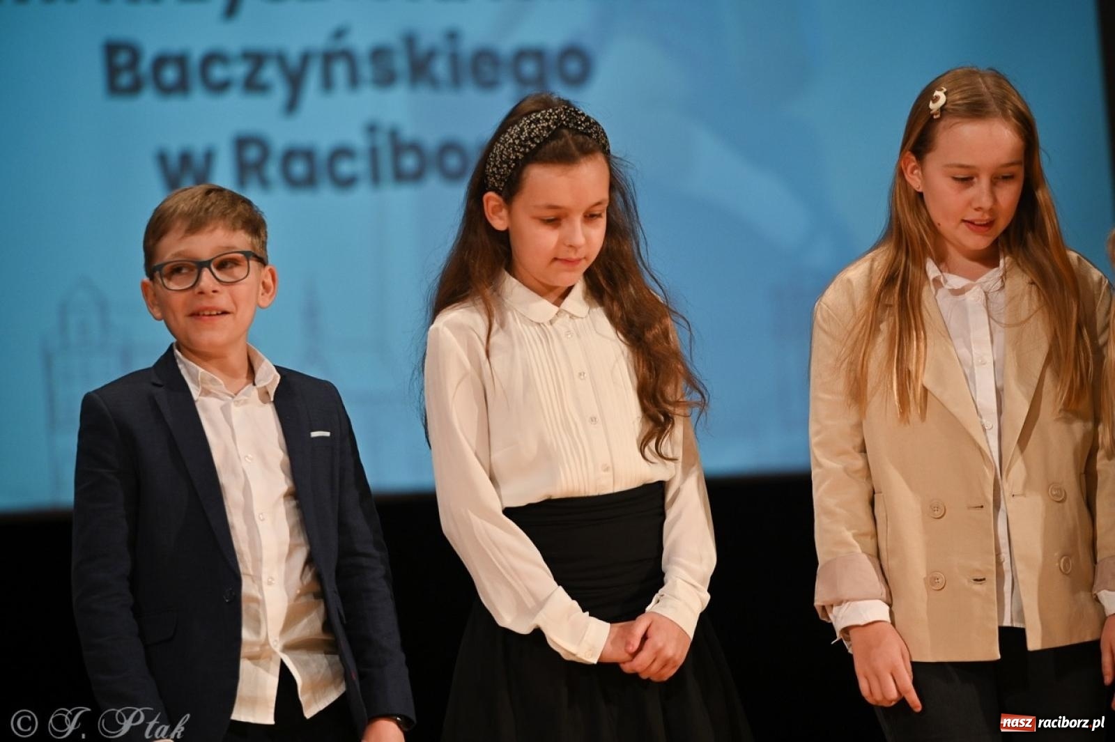 Zdjęcie w galerii na portalu naszraciborz.pl: Racibórz. Uroczyste rozdanie stypendiów za wyniki w nauce [FOTO i WIDEO] wiadomości z regionu