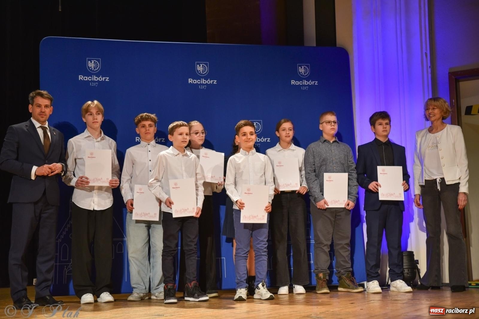 Zdjęcie w galerii na portalu naszraciborz.pl: Racibórz. Uroczyste rozdanie stypendiów za wyniki w nauce [FOTO i WIDEO] wiadomości z regionu