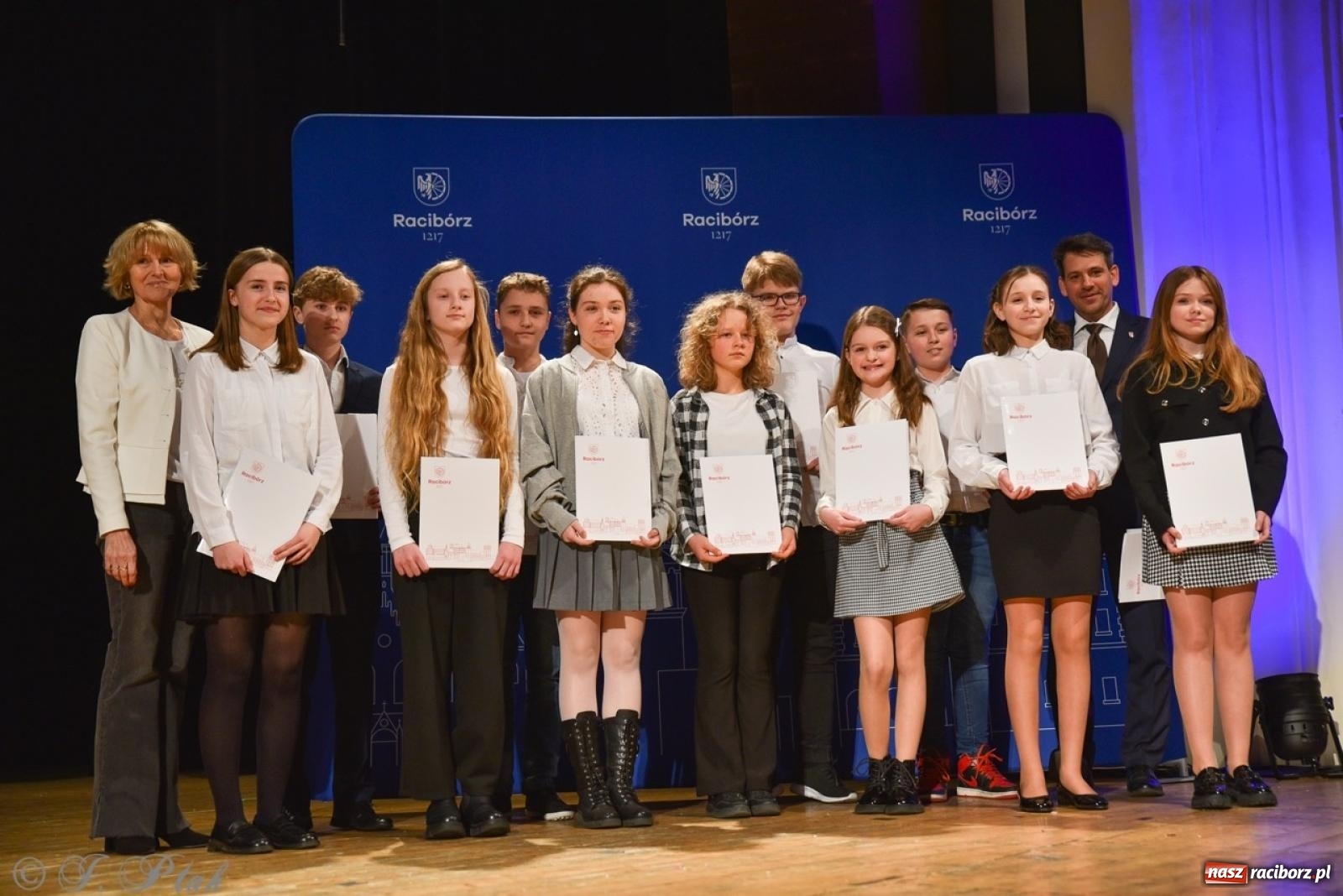 Zdjęcie w galerii na portalu naszraciborz.pl: Racibórz. Uroczyste rozdanie stypendiów za wyniki w nauce [FOTO i WIDEO] wiadomości z regionu