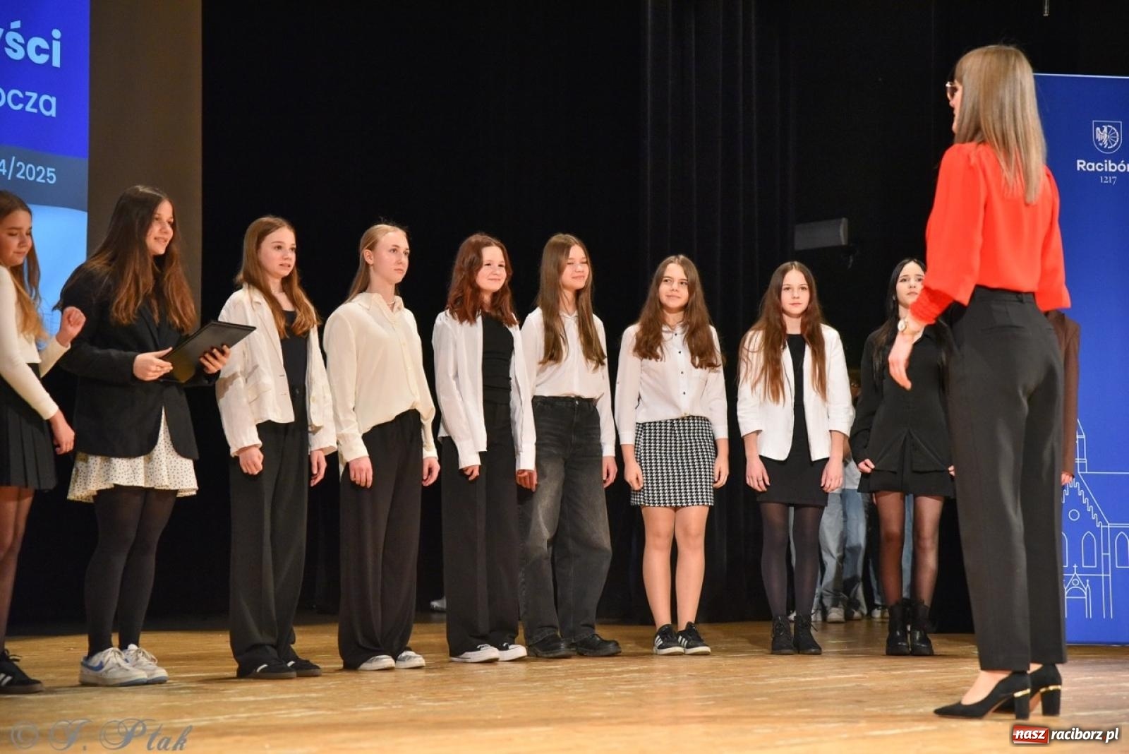 Zdjęcie w galerii na portalu naszraciborz.pl: Racibórz. Uroczyste rozdanie stypendiów za wyniki w nauce [FOTO i WIDEO] wiadomości z regionu