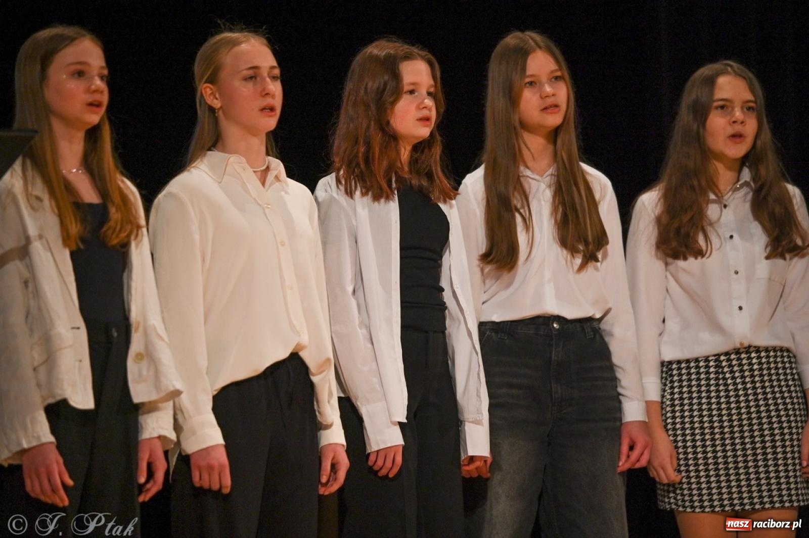 Zdjęcie w galerii na portalu naszraciborz.pl: Racibórz. Uroczyste rozdanie stypendiów za wyniki w nauce [FOTO i WIDEO] wiadomości z regionu
