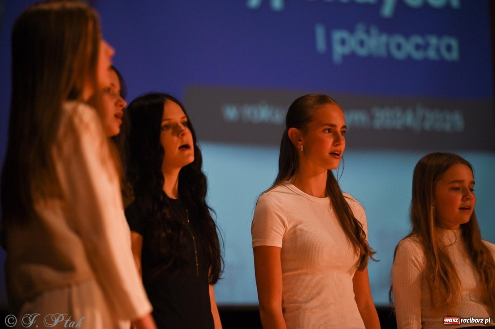 Zdjęcie w galerii na portalu naszraciborz.pl: Racibórz. Uroczyste rozdanie stypendiów za wyniki w nauce [FOTO i WIDEO] wiadomości z regionu