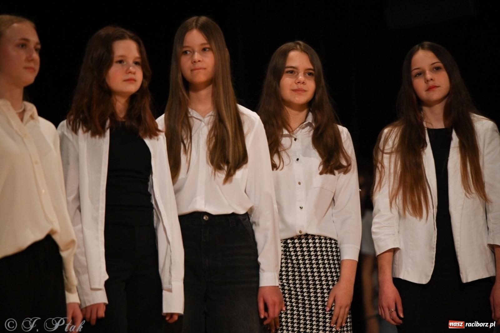 Zdjęcie w galerii na portalu naszraciborz.pl: Racibórz. Uroczyste rozdanie stypendiów za wyniki w nauce [FOTO i WIDEO] wiadomości z regionu