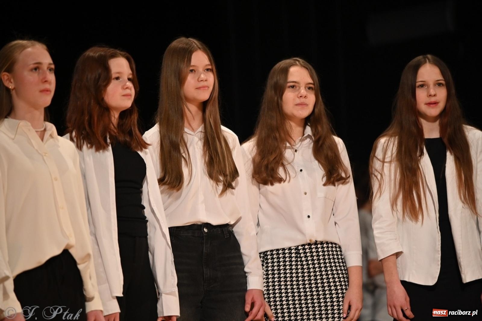 Zdjęcie w galerii na portalu naszraciborz.pl: Racibórz. Uroczyste rozdanie stypendiów za wyniki w nauce [FOTO i WIDEO] wiadomości z regionu