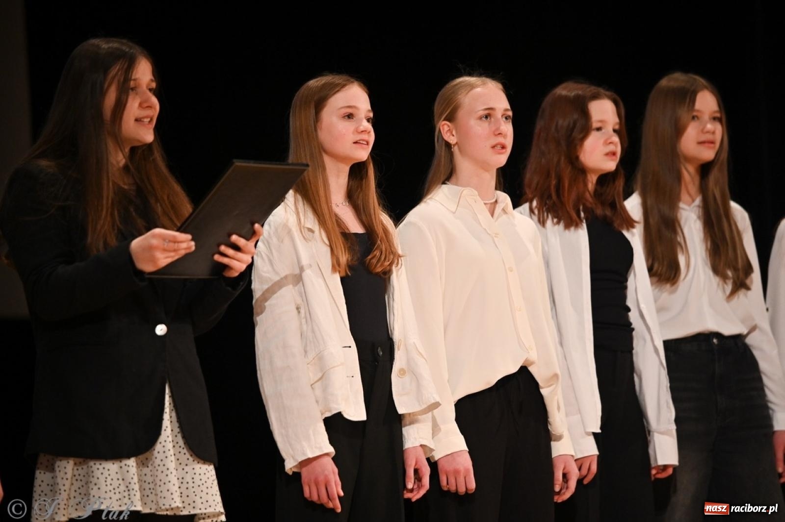 Zdjęcie w galerii na portalu naszraciborz.pl: Racibórz. Uroczyste rozdanie stypendiów za wyniki w nauce [FOTO i WIDEO] wiadomości z regionu