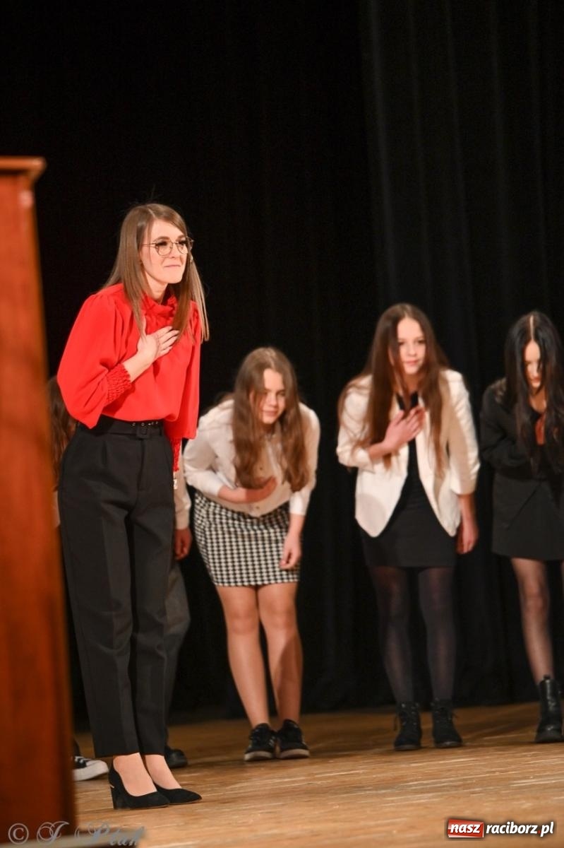 Zdjęcie w galerii na portalu naszraciborz.pl: Racibórz. Uroczyste rozdanie stypendiów za wyniki w nauce [FOTO i WIDEO] wiadomości z regionu