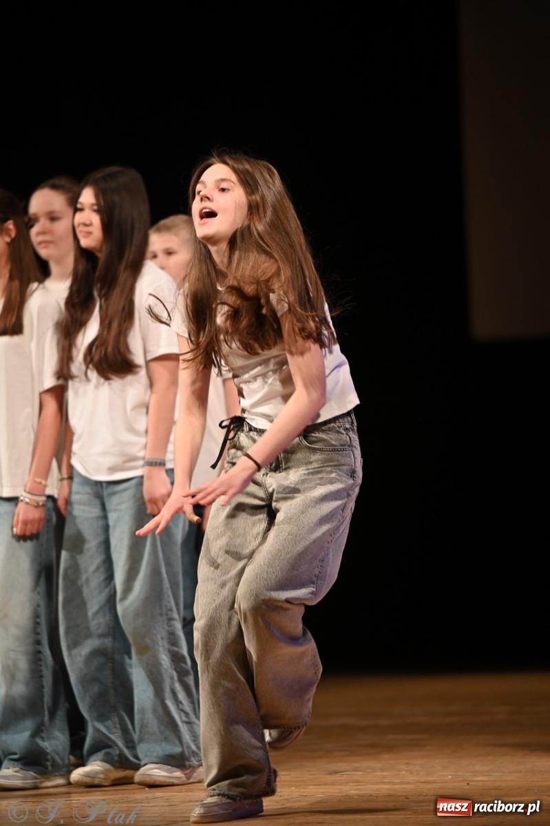 Zdjęcie w galerii na portalu naszraciborz.pl: Racibórz. Uroczyste rozdanie stypendiów za wyniki w nauce [FOTO i WIDEO] wiadomości z regionu