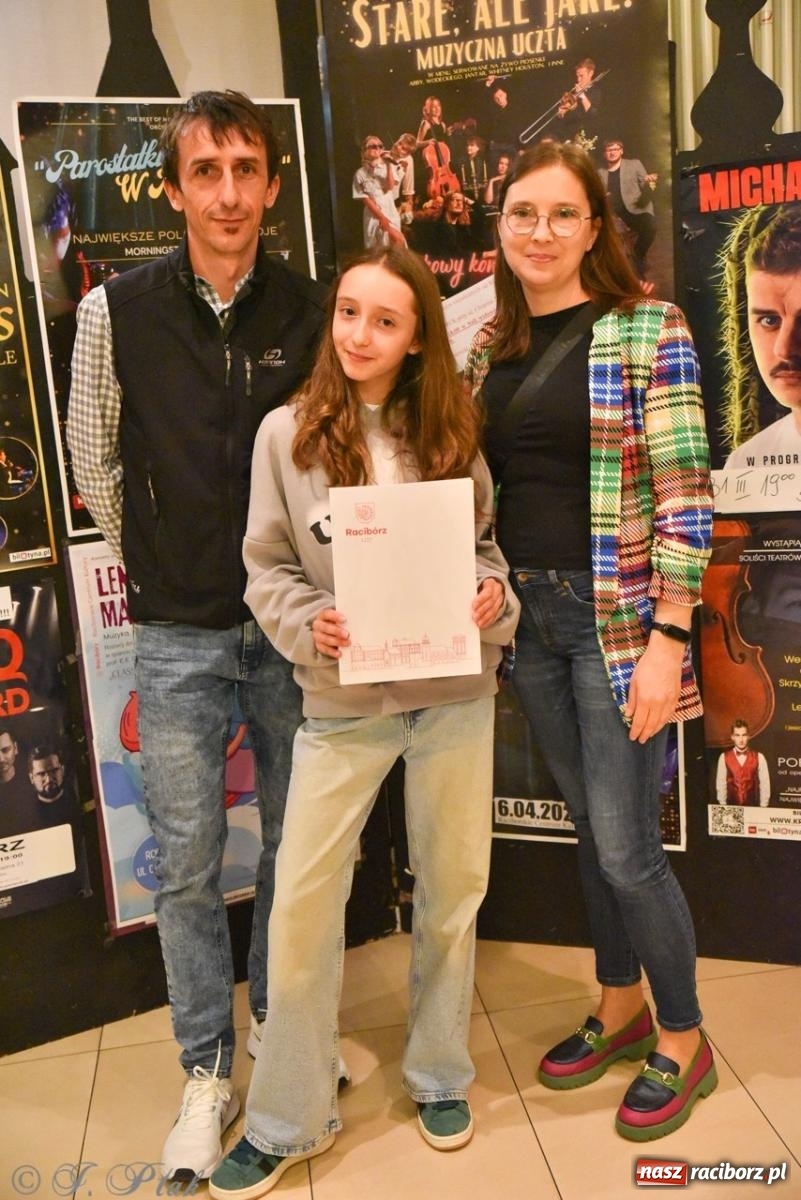 Zdjęcie w galerii na portalu naszraciborz.pl: Racibórz. Uroczyste rozdanie stypendiów za wyniki w nauce [FOTO i WIDEO] wiadomości z regionu