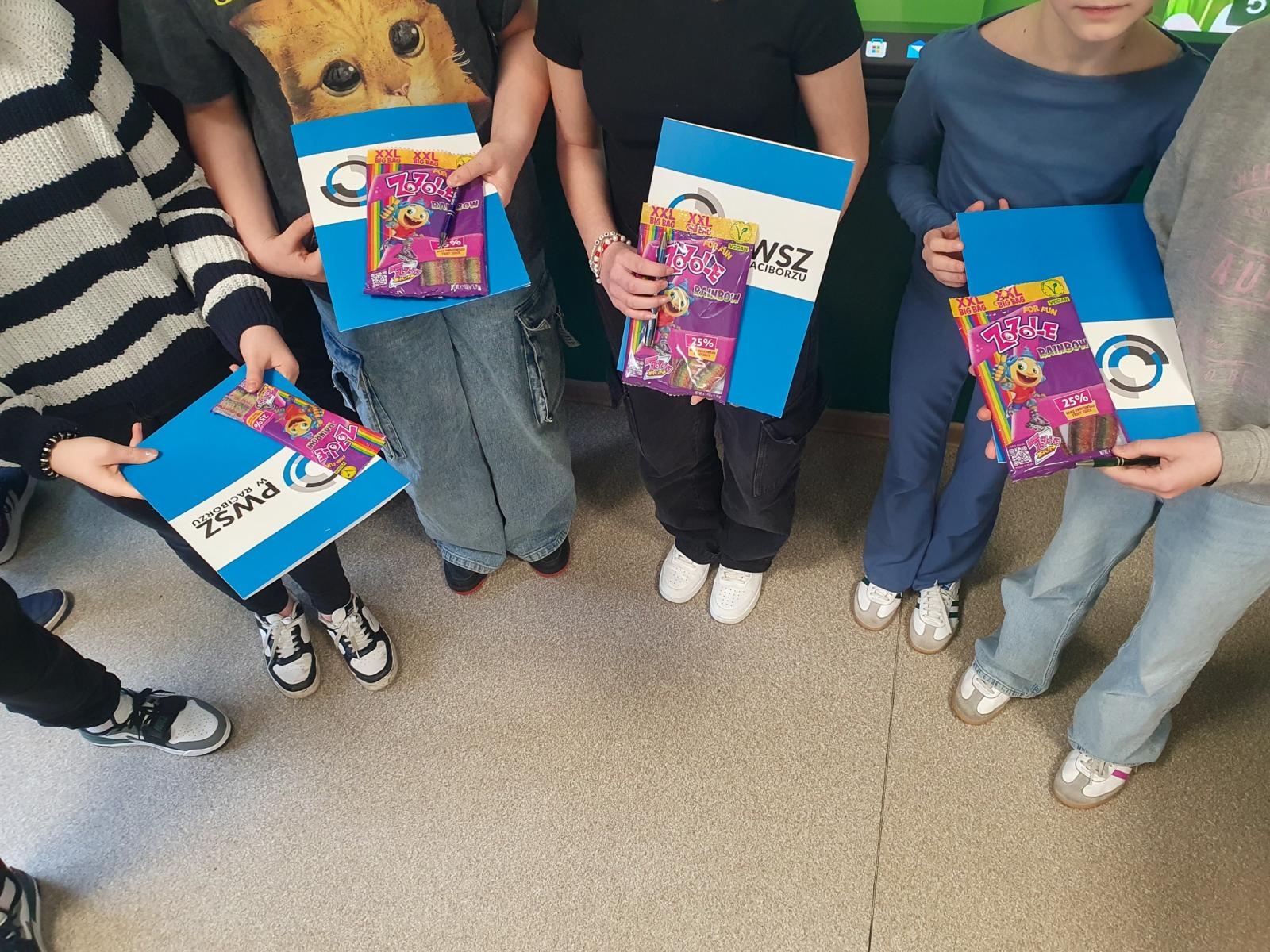 Zdjęcie w galerii na portalu naszraciborz.pl: SmileInTasking – projekt uczennic II LO w Raciborzu wiadomości z regionu