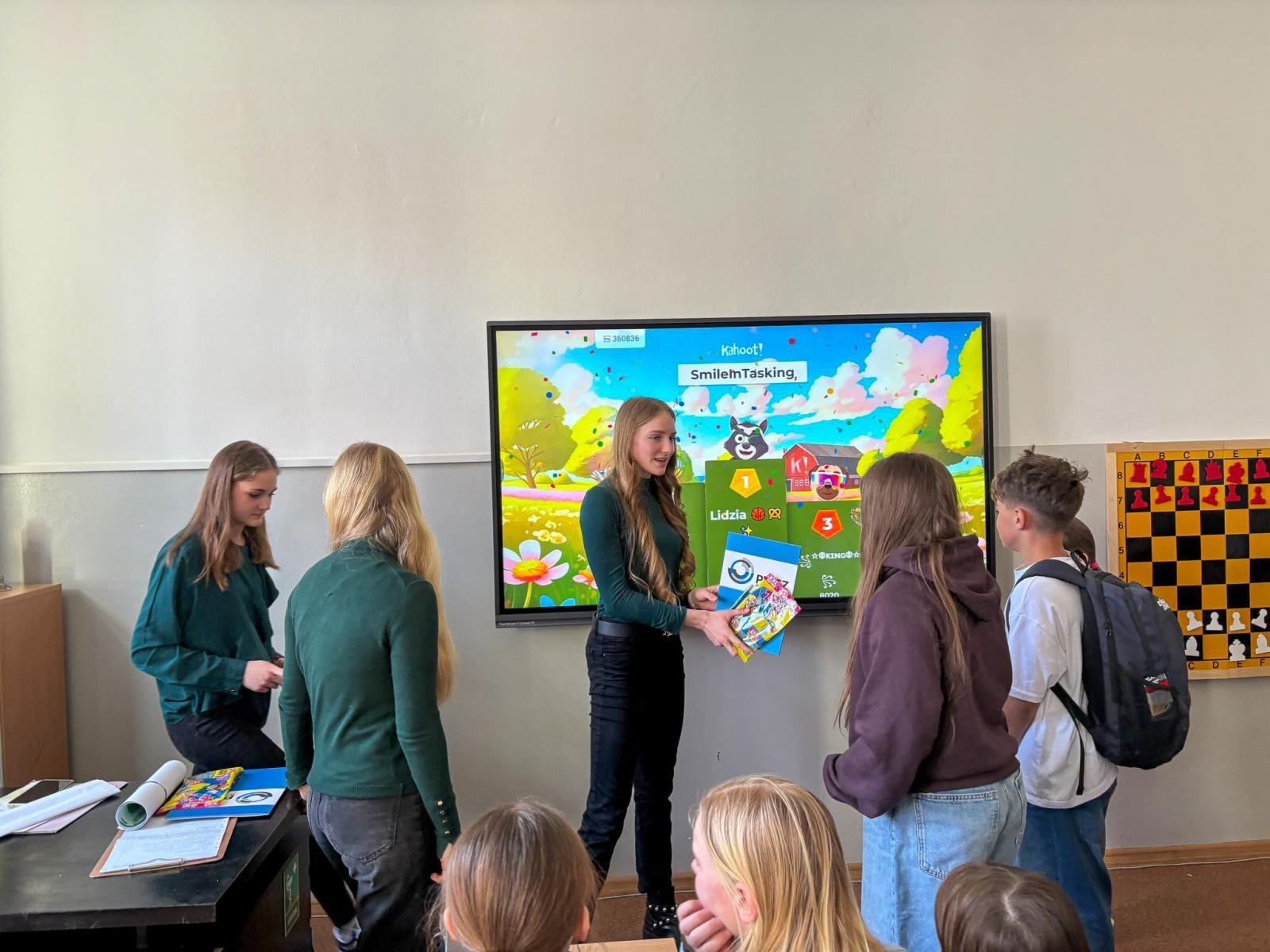 Zdjęcie w galerii na portalu naszraciborz.pl: SmileInTasking – projekt uczennic II LO w Raciborzu wiadomości z regionu