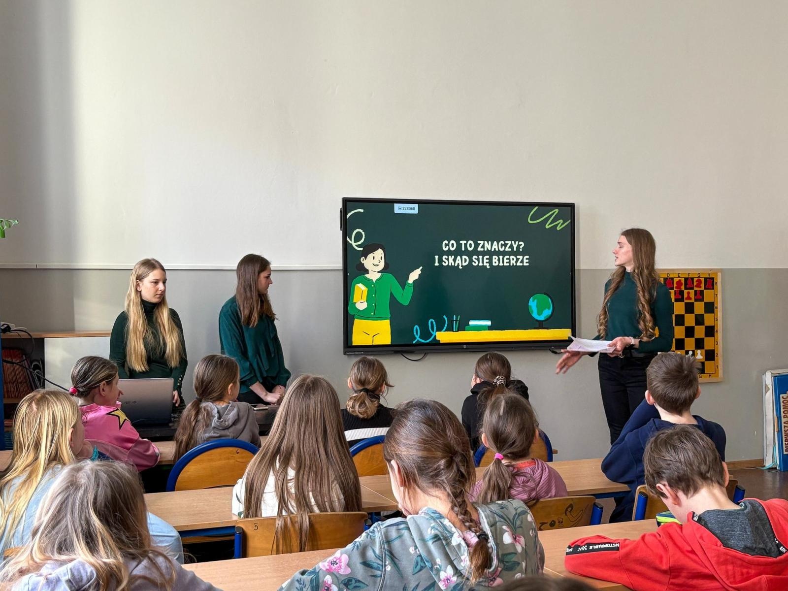 Zdjęcie w galerii na portalu naszraciborz.pl: SmileInTasking – projekt uczennic II LO w Raciborzu wiadomości z regionu