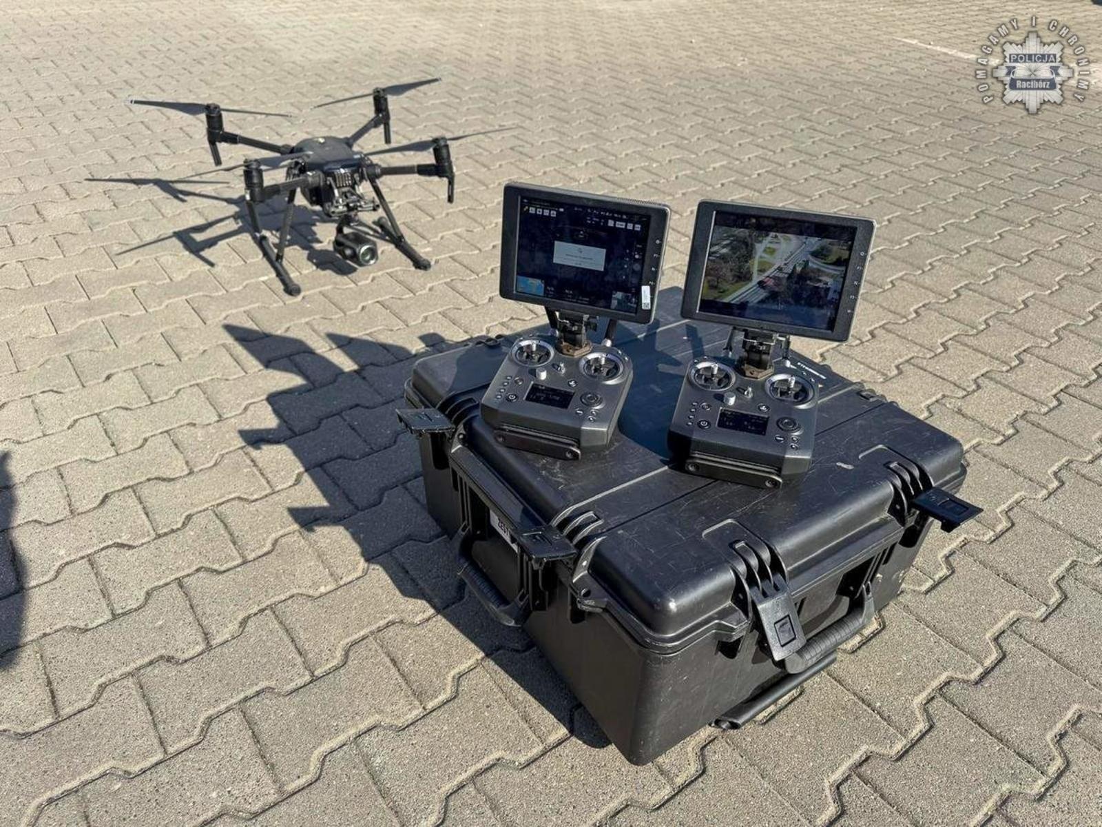 Zdjęcie w galerii na portalu naszraciborz.pl: Policjanci z raciborskiej drogówki do działań użyli drona wiadomości z regionu