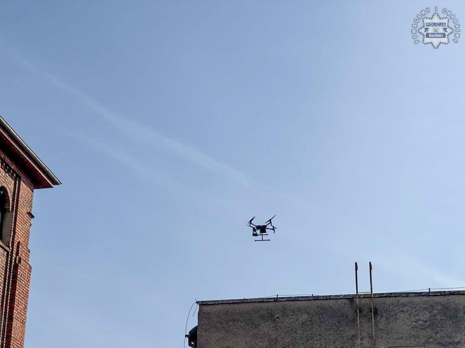 Zdjęcie w galerii na portalu naszraciborz.pl: Policjanci z raciborskiej drogówki do działań użyli drona wiadomości z regionu