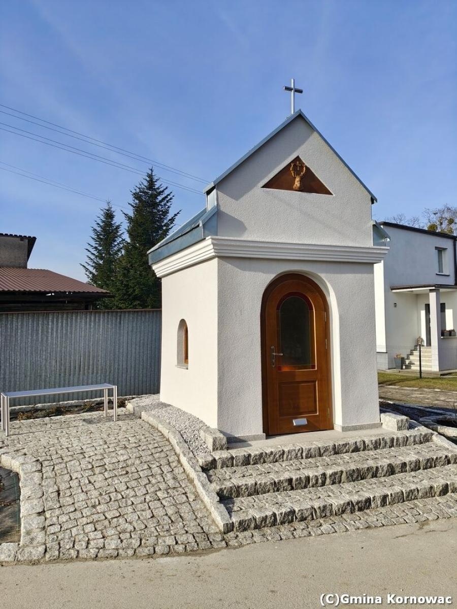 Zdjęcie w galerii na portalu naszraciborz.pl: Kapliczka św. Błażeja w nowej odsłonie – zakończono renowację zabytku w Pogrzebieniu wiadomości z regionu