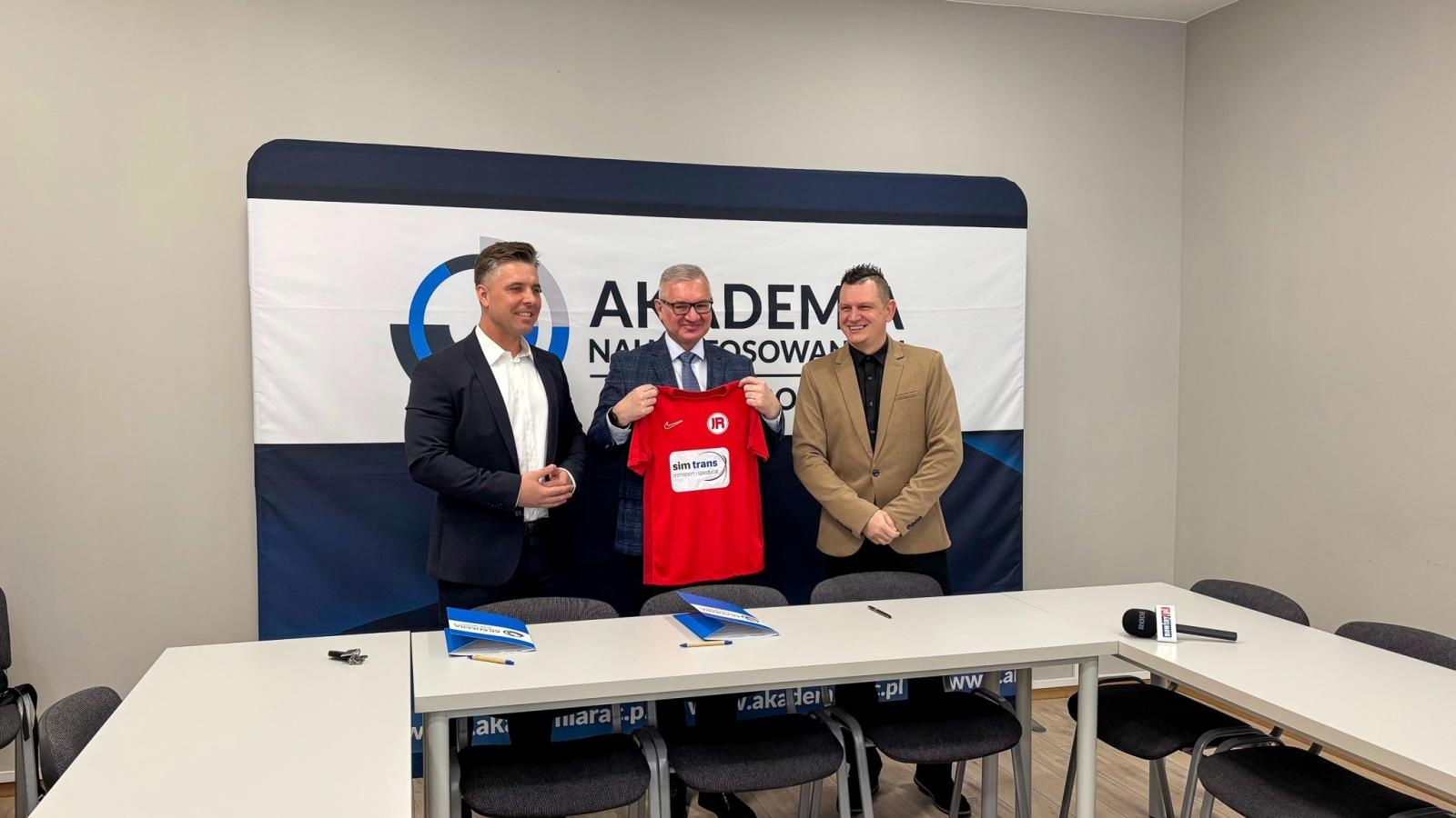 Zdjęcie w galerii na portalu naszraciborz.pl: Umowa o współpracy – Akademia Nauk Stosowanych w Raciborzu i Junior Trening – sportowy rozwój młodego pokolenia wiadomości z regionu