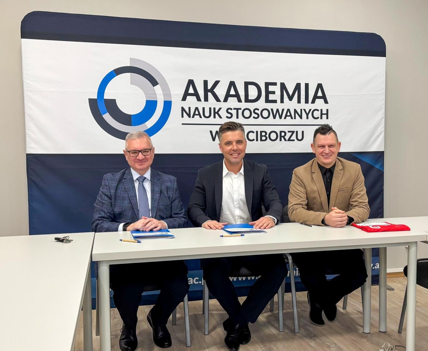 Zdjęcie w galerii na portalu naszraciborz.pl: Umowa o współpracy – Akademia Nauk Stosowanych w Raciborzu i Junior Trening – sportowy rozwój młodego pokolenia wiadomości z regionu