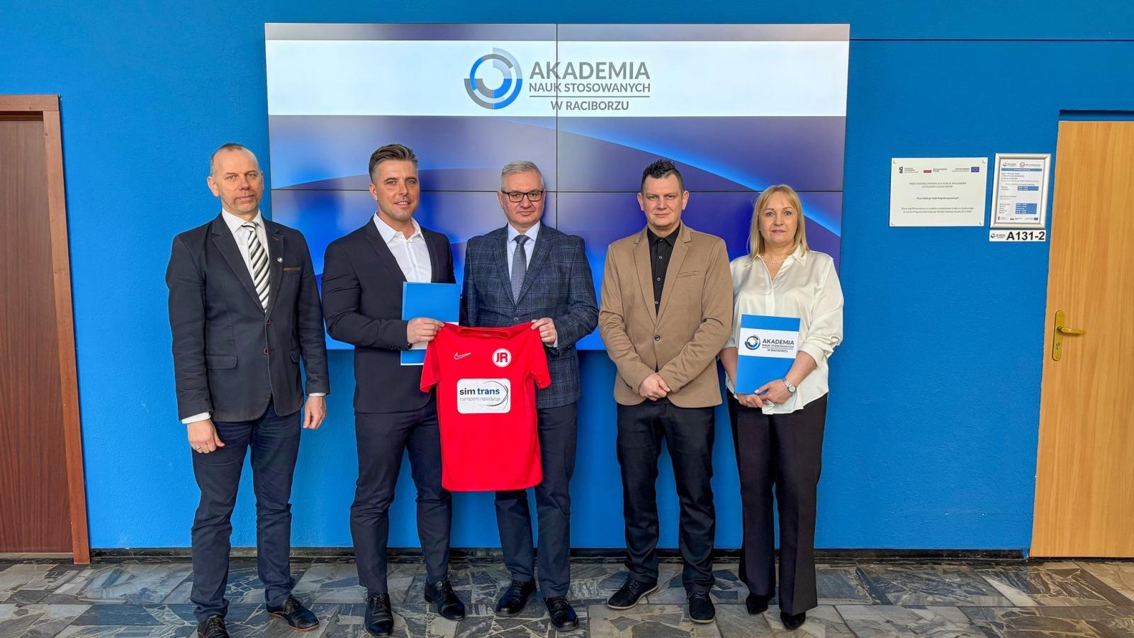 Zdjęcie w galerii na portalu naszraciborz.pl: Umowa o współpracy – Akademia Nauk Stosowanych w Raciborzu i Junior Trening – sportowy rozwój młodego pokolenia wiadomości z regionu