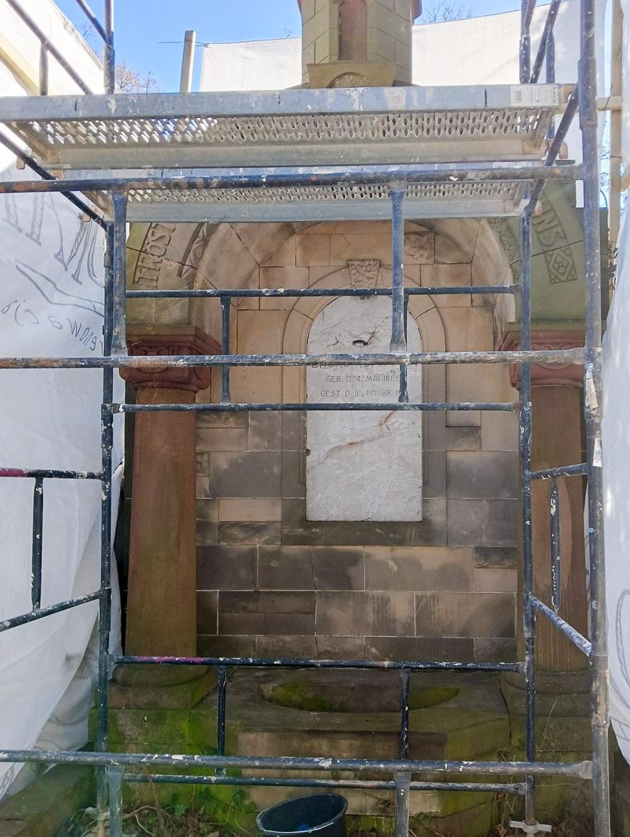 Zdjęcie w galerii na portalu naszraciborz.pl: Rozpoczęły się kolejne prace konserwatorskie na cmentarzu Jeruzalem wiadomości z regionu