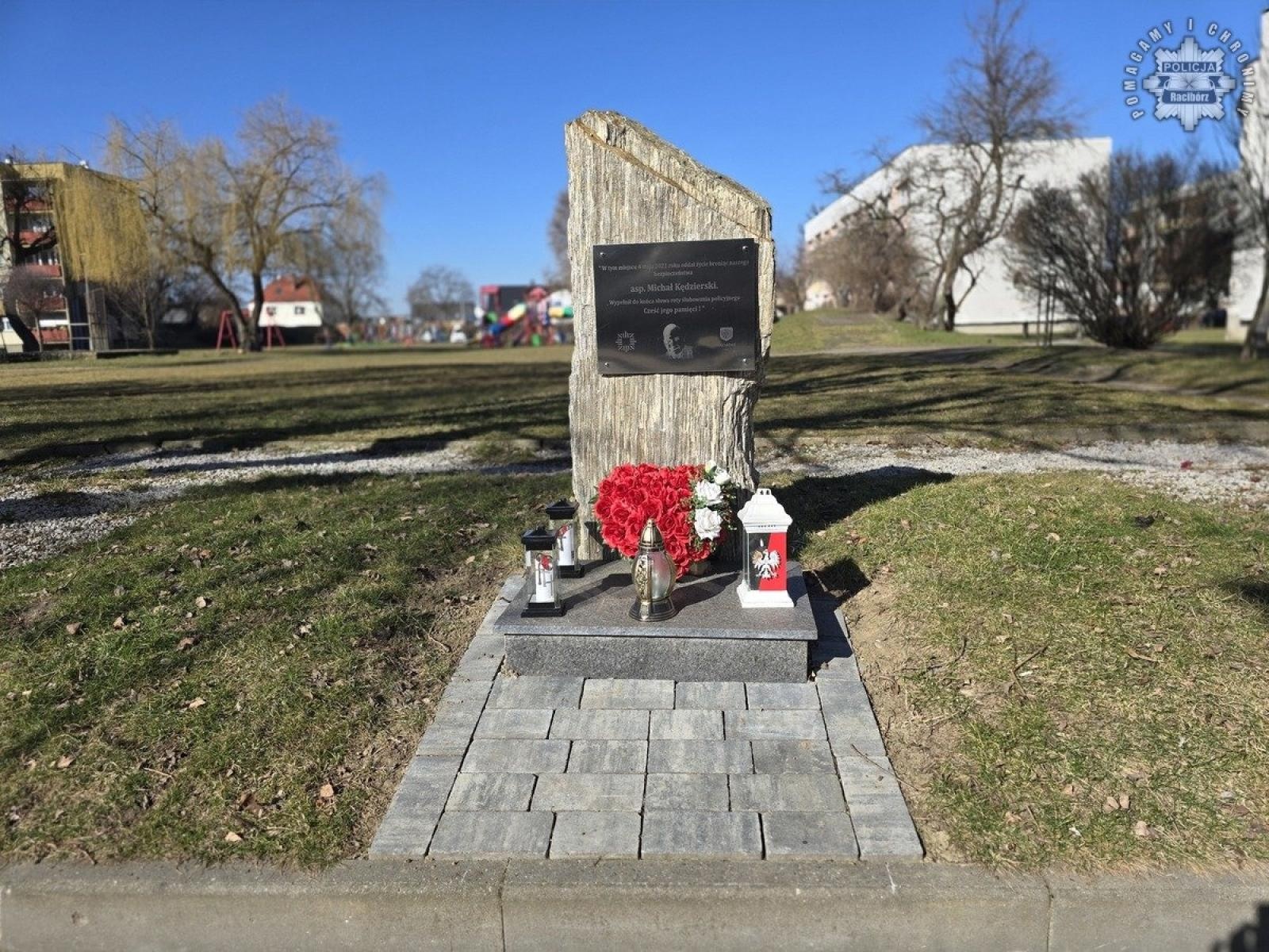 Zdjęcie w galerii na portalu naszraciborz.pl: Hołd dla funkcjonariuszy, którzy oddali życie na służbie wiadomości z regionu