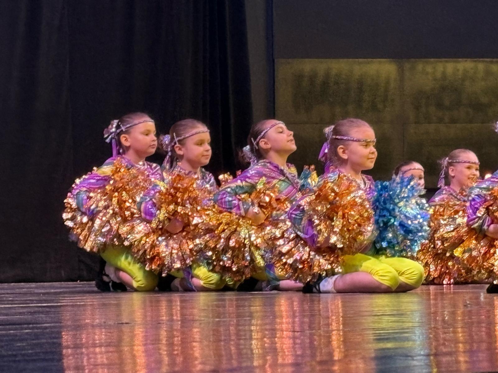 Zdjęcie w galerii na portalu naszraciborz.pl: Mażoretki raciborskiej ZARY otworzyły sezon z przytupem wiadomości z regionu