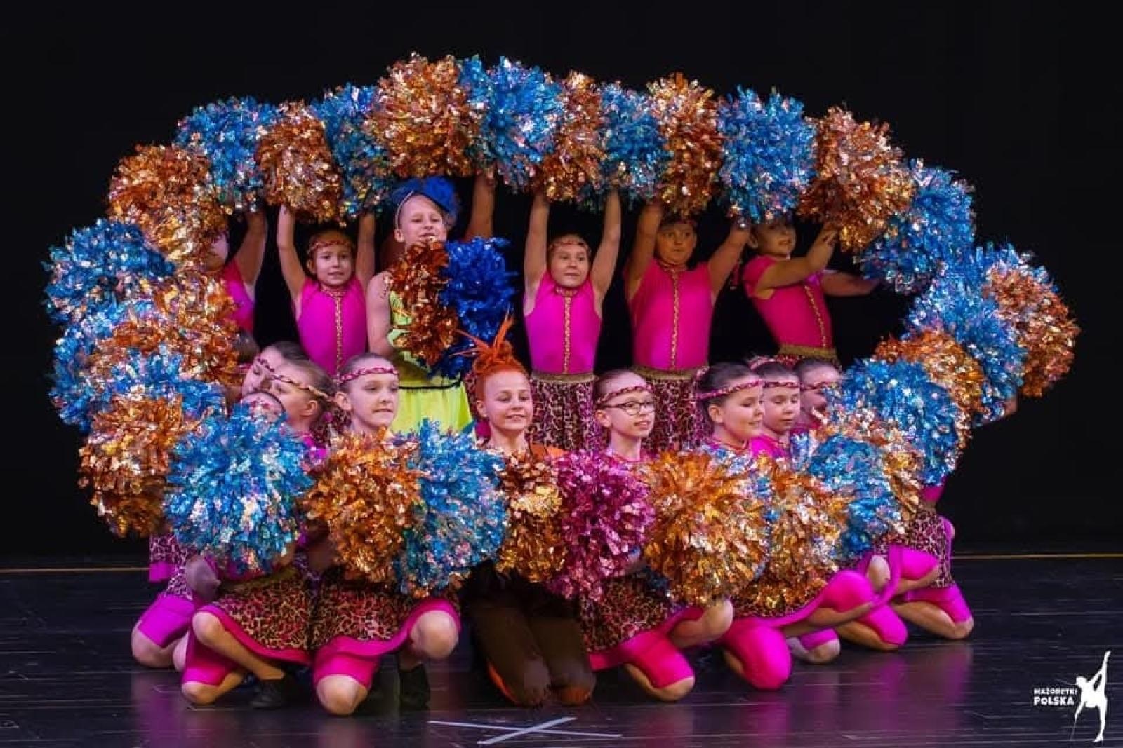 Zdjęcie w galerii na portalu naszraciborz.pl: Mażoretki raciborskiej ZARY otworzyły sezon z przytupem wiadomości z regionu
