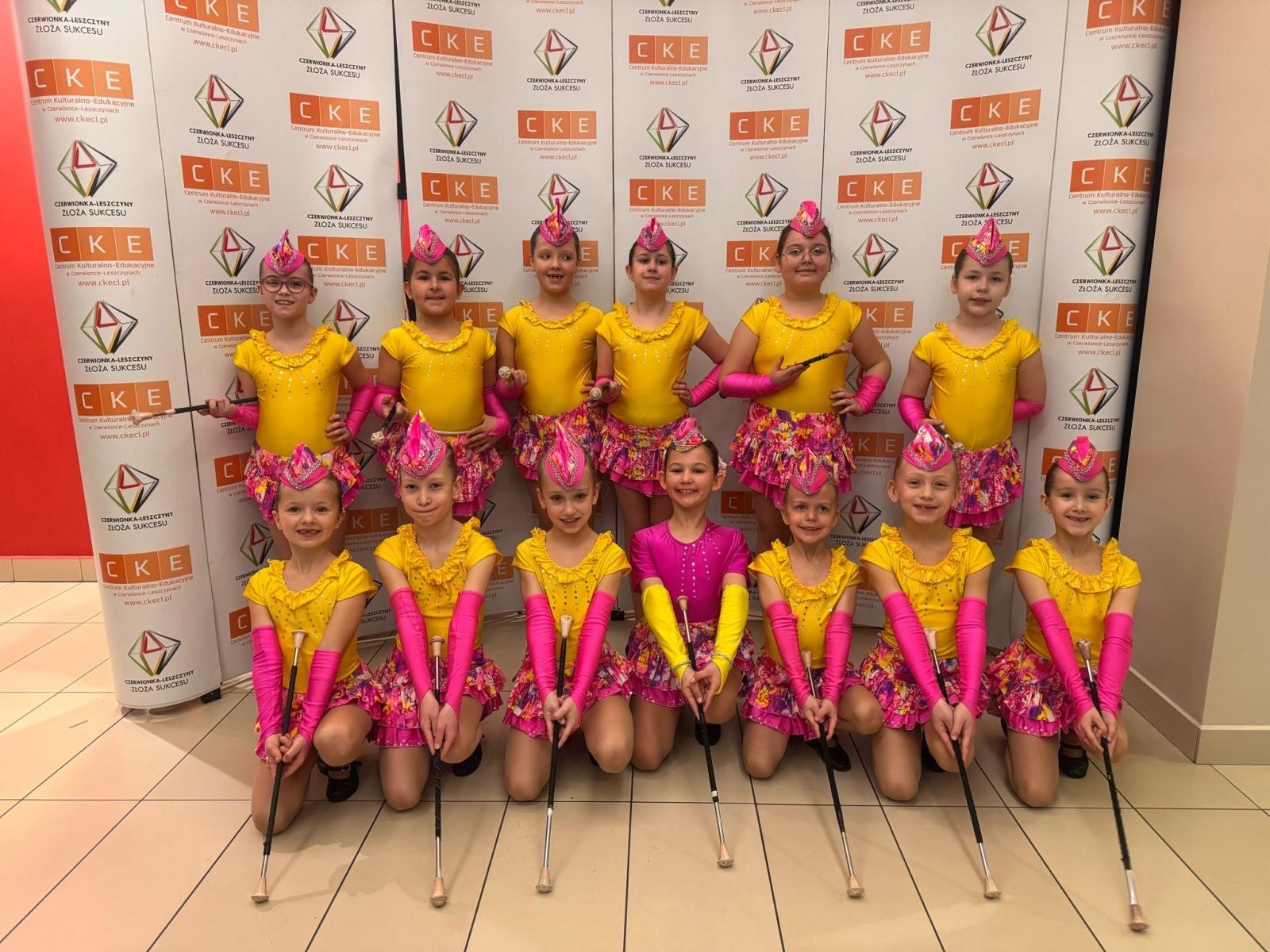 Zdjęcie w galerii na portalu naszraciborz.pl: Mażoretki raciborskiej ZARY otworzyły sezon z przytupem wiadomości z regionu