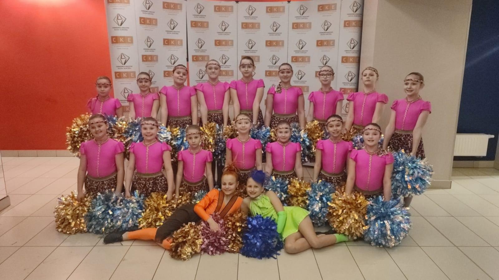 Zdjęcie w galerii na portalu naszraciborz.pl: Mażoretki raciborskiej ZARY otworzyły sezon z przytupem wiadomości z regionu