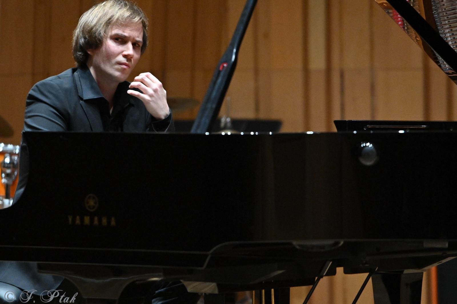 Zdjęcie w galerii na portalu naszraciborz.pl: Andrzej Wierciński wystąpił w Raciborzu [FOTO i WIDEO] wiadomości z regionu