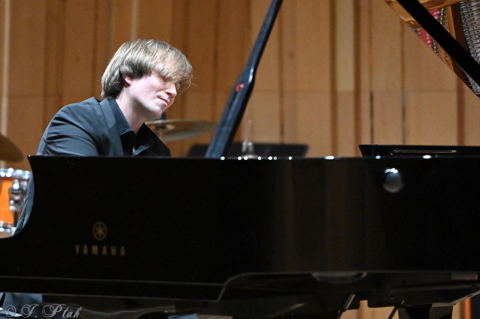 Zdjęcie w galerii na portalu naszraciborz.pl: Andrzej Wierciński wystąpił w Raciborzu [FOTO i WIDEO] wiadomości z regionu