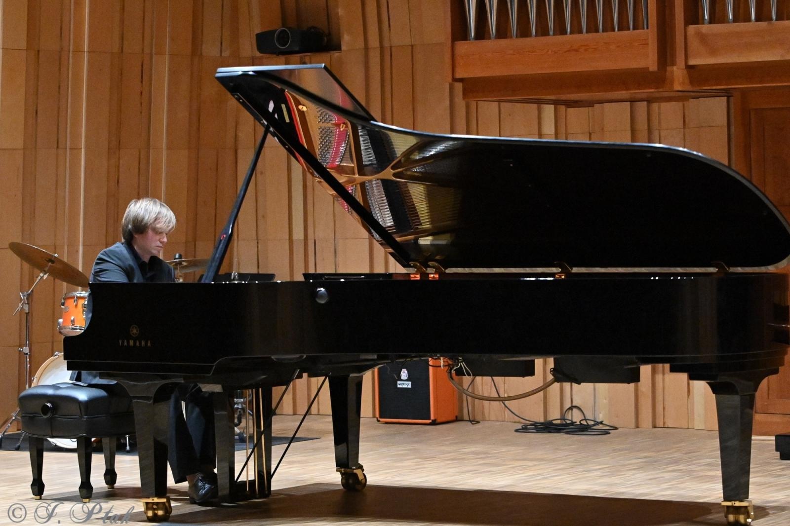 Zdjęcie w galerii na portalu naszraciborz.pl: Andrzej Wierciński wystąpił w Raciborzu [FOTO i WIDEO] wiadomości z regionu