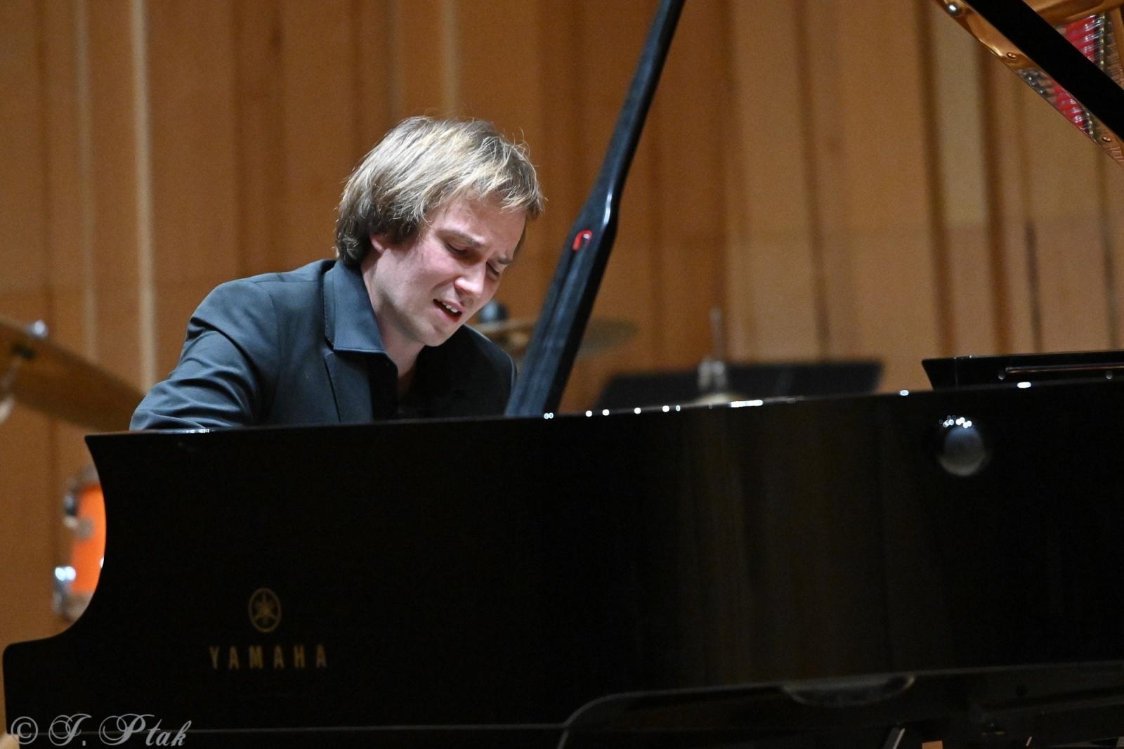 Zdjęcie w galerii na portalu naszraciborz.pl: Andrzej Wierciński wystąpił w Raciborzu [FOTO i WIDEO] wiadomości z regionu