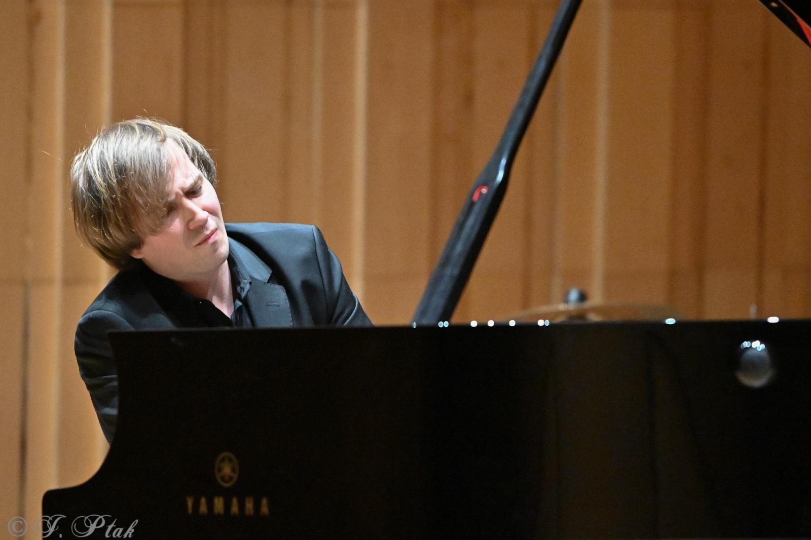 Zdjęcie w galerii na portalu naszraciborz.pl: Andrzej Wierciński wystąpił w Raciborzu [FOTO i WIDEO] wiadomości z regionu