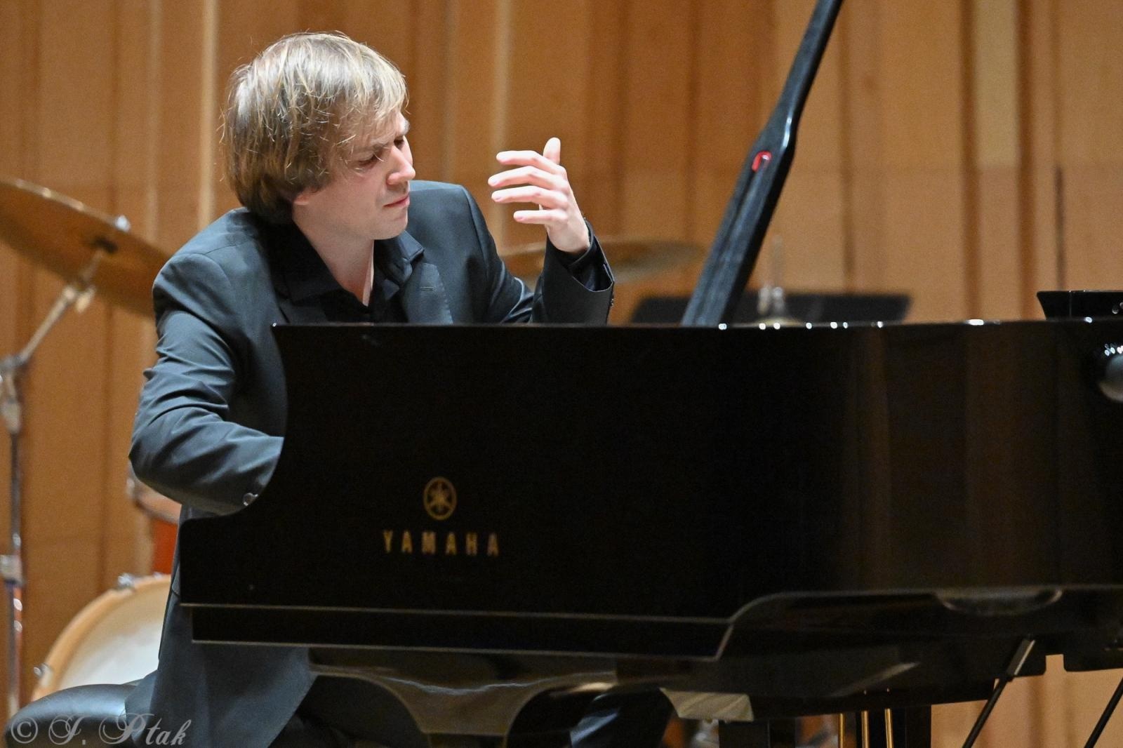 Zdjęcie w galerii na portalu naszraciborz.pl: Andrzej Wierciński wystąpił w Raciborzu [FOTO i WIDEO] wiadomości z regionu