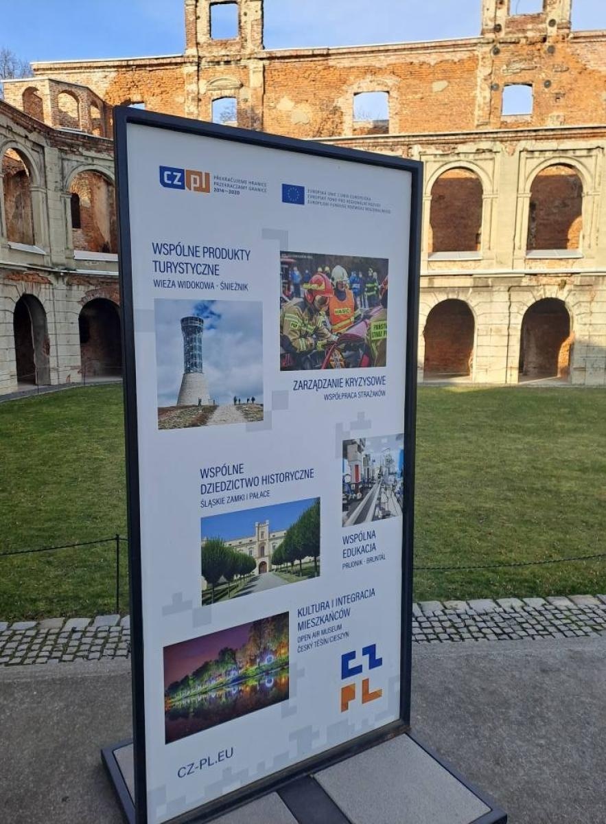 Zdjęcie w galerii na portalu naszraciborz.pl: Patrz, jak nadchodzi wiosna z wieży w Tworkowie wiadomości z regionu