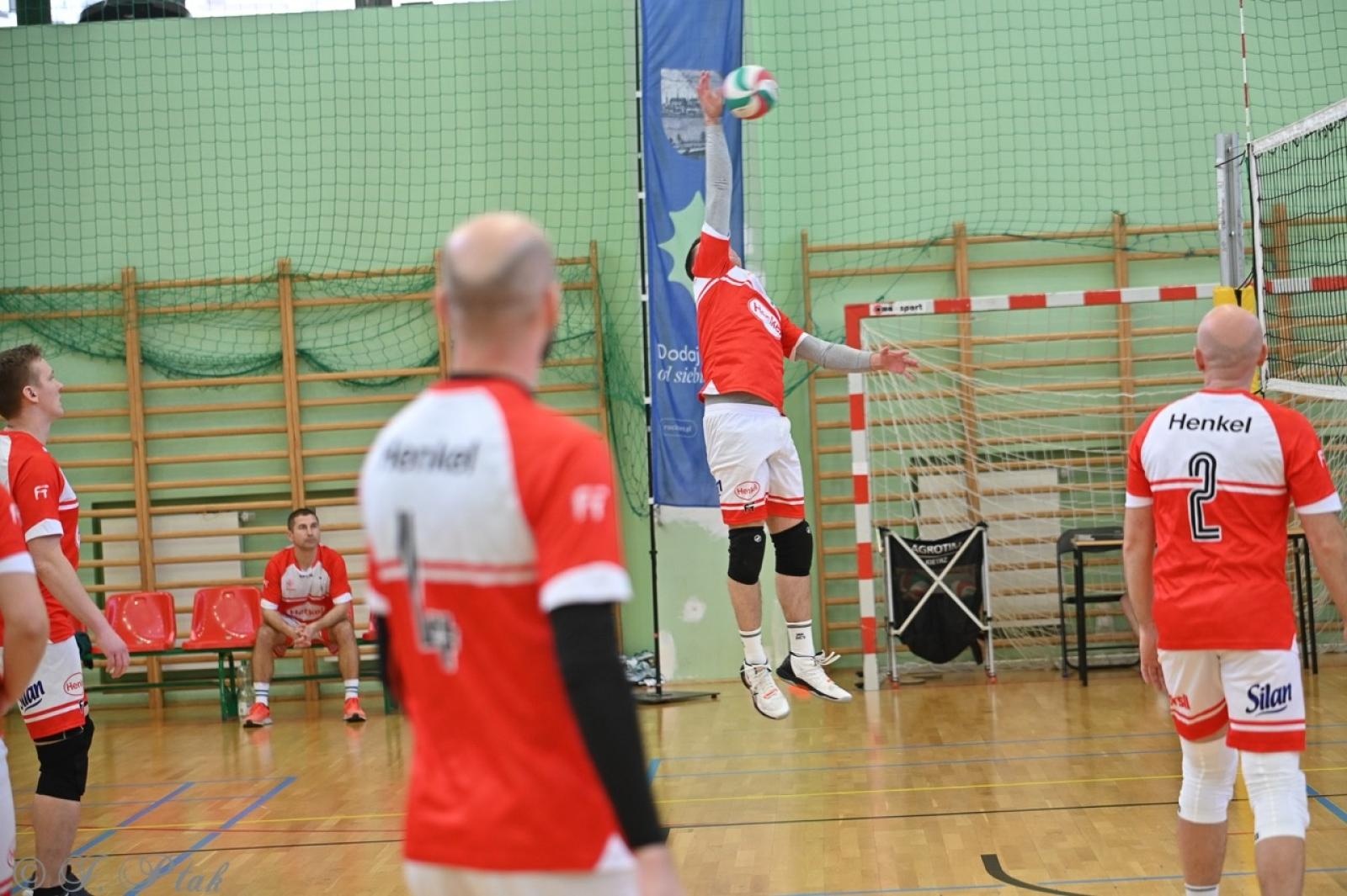 Zdjęcie w galerii na portalu naszraciborz.pl: Zakład Karny Racibórz triumfuje w XII Turnieju Siatkarskim Zakładów Pracy i Służb Mundurowych [FOTO i WIDEO] wiadomości z regionu